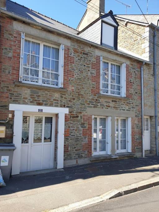 Maison De Ville Situee A 8 Kms Du Mont St Michel ポントルソン エクステリア 写真
